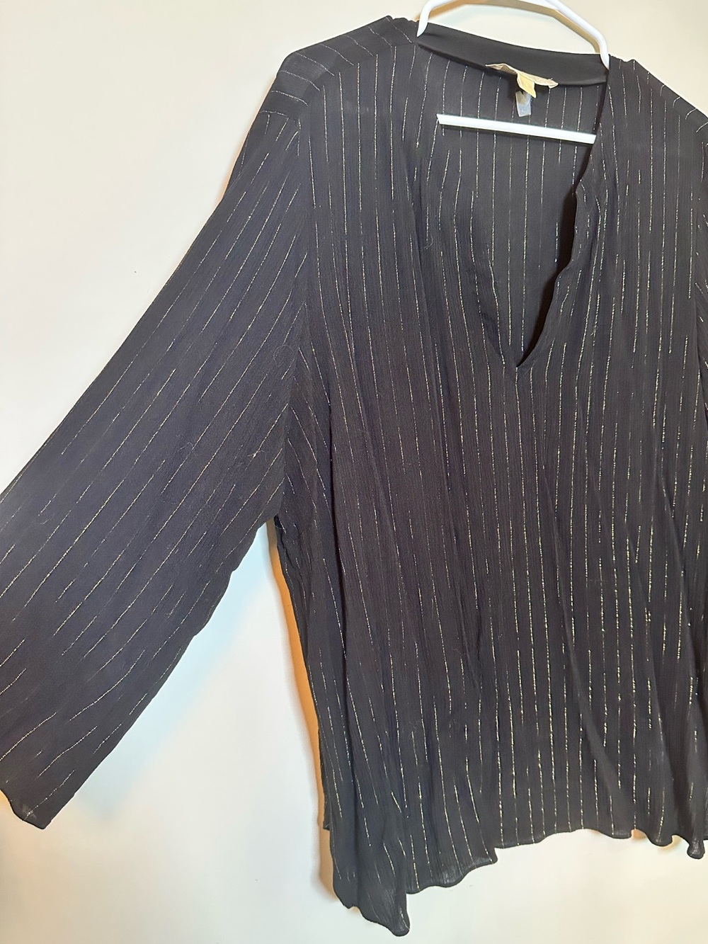 Michael Kors Women’s Black and Gold Pinstripe V-Neck 3/4 Sleeve Blouse Size XL